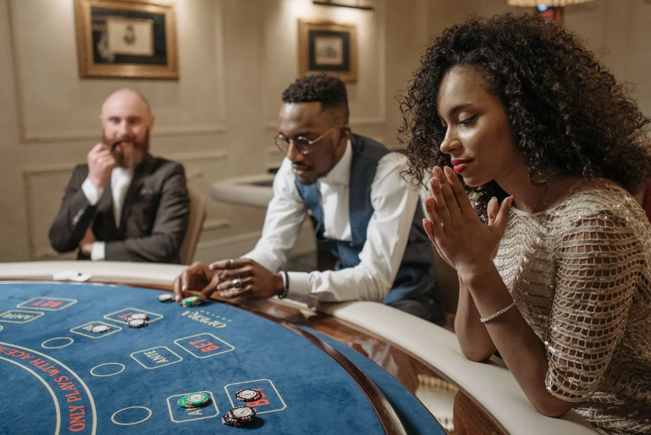 v9 bet — Phòng Poker — biết luật, chọn bàn, vào cuộc đúng cách